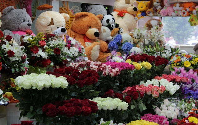 Влюбленные цветов не наблюдают