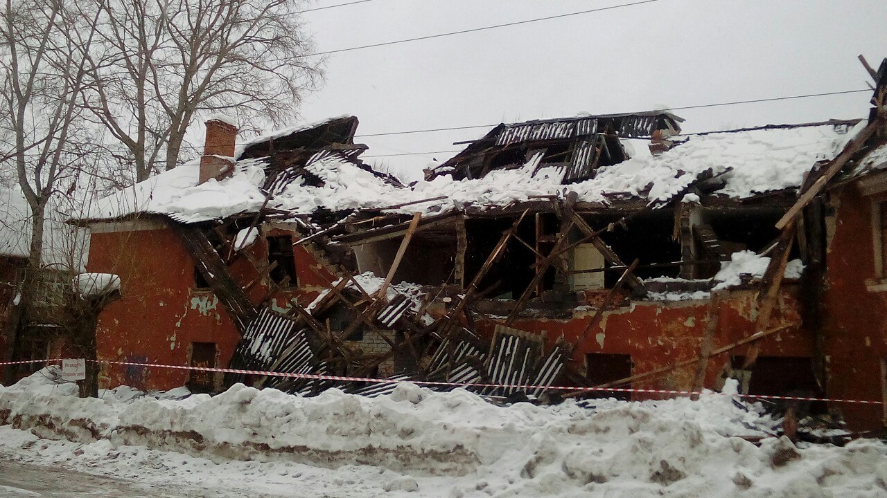​Соцсети: в Перми обрушилось нежилое здание