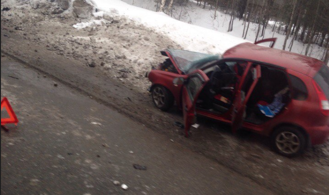 ​В Перми столкнулись Lada Kalina и маломестный автобус
