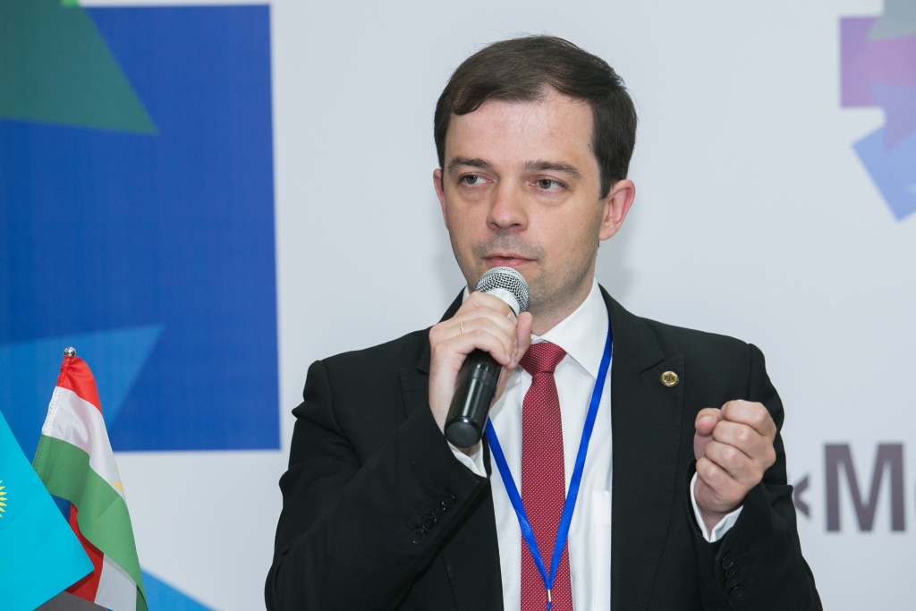 За развлечениями и информацией