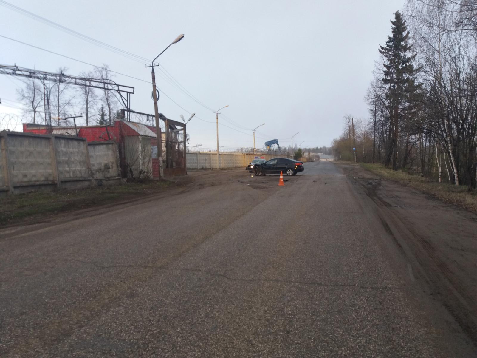 Врезался в забор: в Перми пассажир иномарки пострадал в ДТП