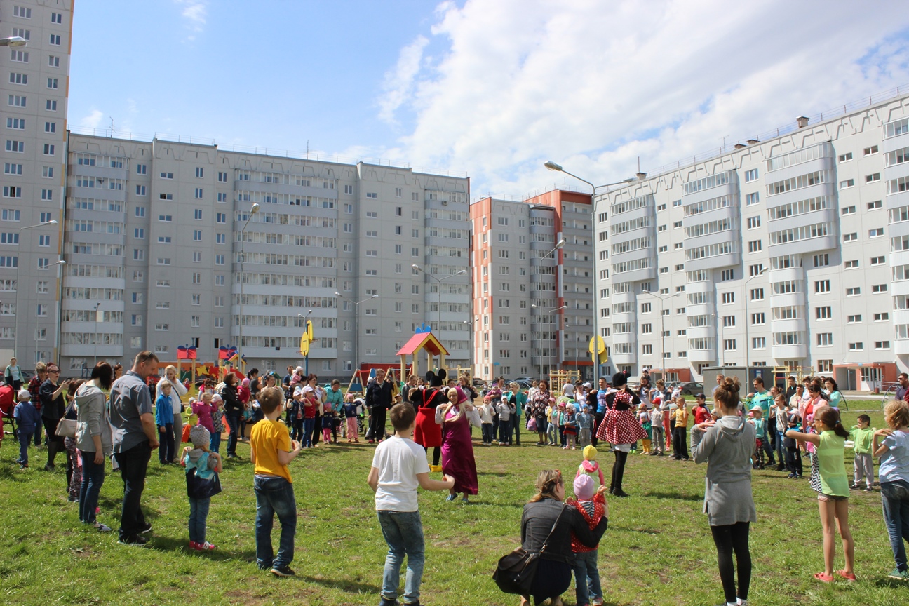 Летний сезон праздников в жилых комплексах ОАО «СтройПанельКомплект» открыт!