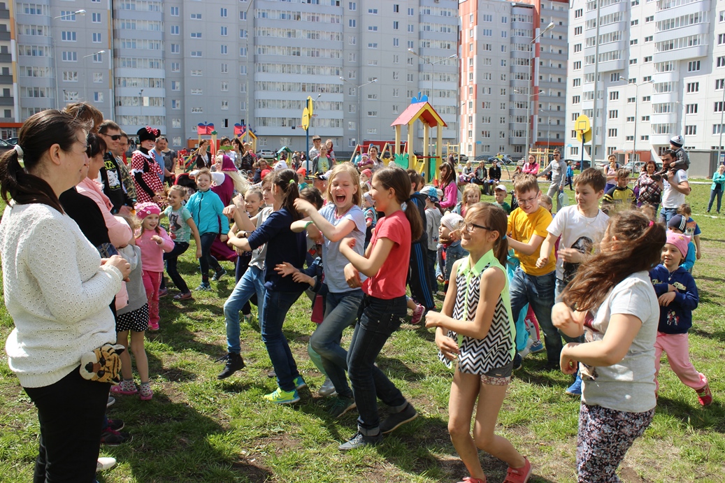 Летний сезон праздников в жилых комплексах ОАО «СтройПанельКомплект» открыт!