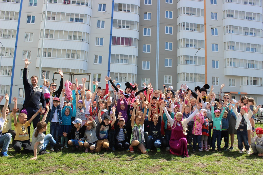 Летний сезон праздников в жилых комплексах ОАО «СтройПанельКомплект» открыт!