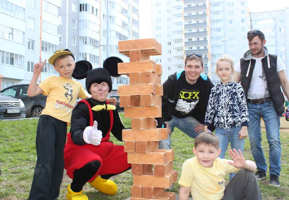 Летний сезон праздников в жилых комплексах ОАО «СтройПанельКомплект» открыт!