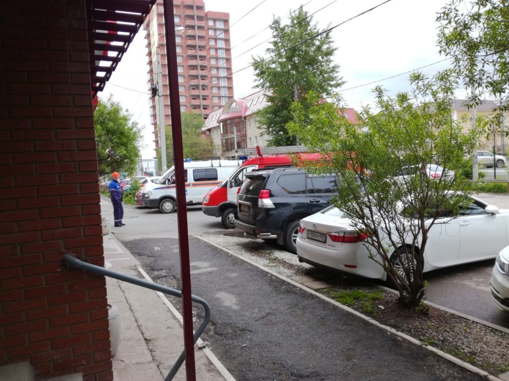 В центре Перми полиция оцепила жилой дом из-за подозрительной сумки