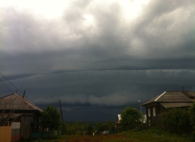 В Прикамье жители наблюдали уникальное природное явление — массивный шкваловый ворот