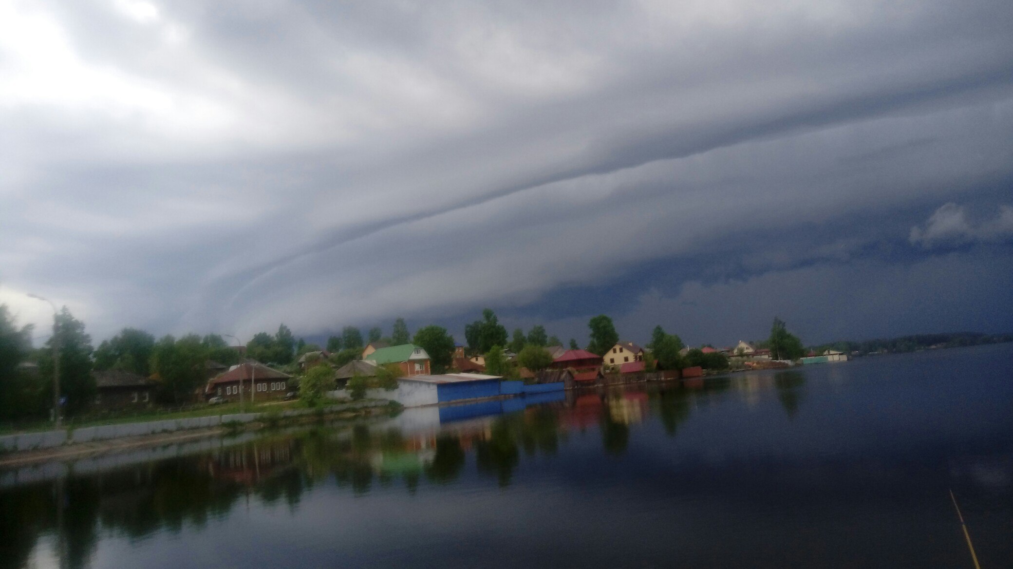 В Прикамье жители наблюдали уникальное природное явление — массивный шкваловый ворот