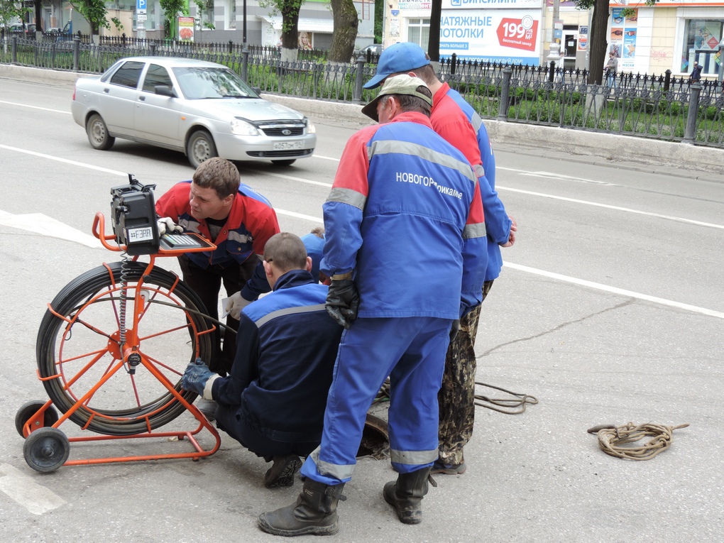 В центре Перми образовался провал из-за утечки воды