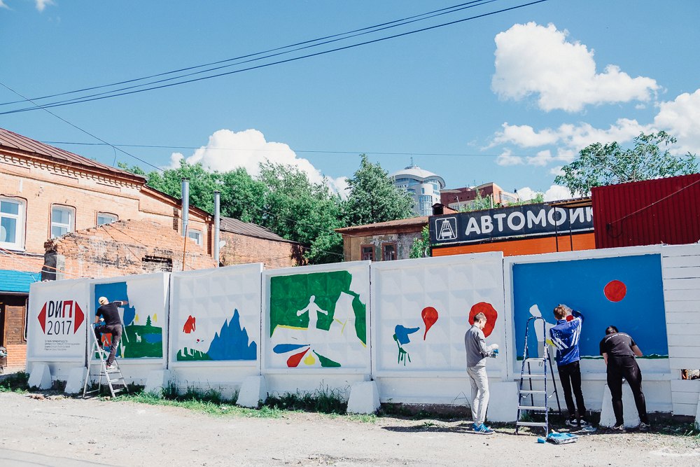 ДИП-2017: на пермских заборах снова появились «Длинные истории»
