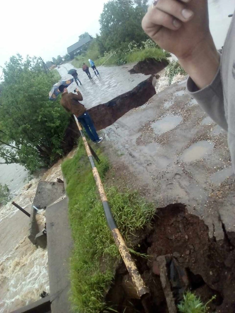 Из-за сильных дождей в Пермском крае размыло дороги и мосты