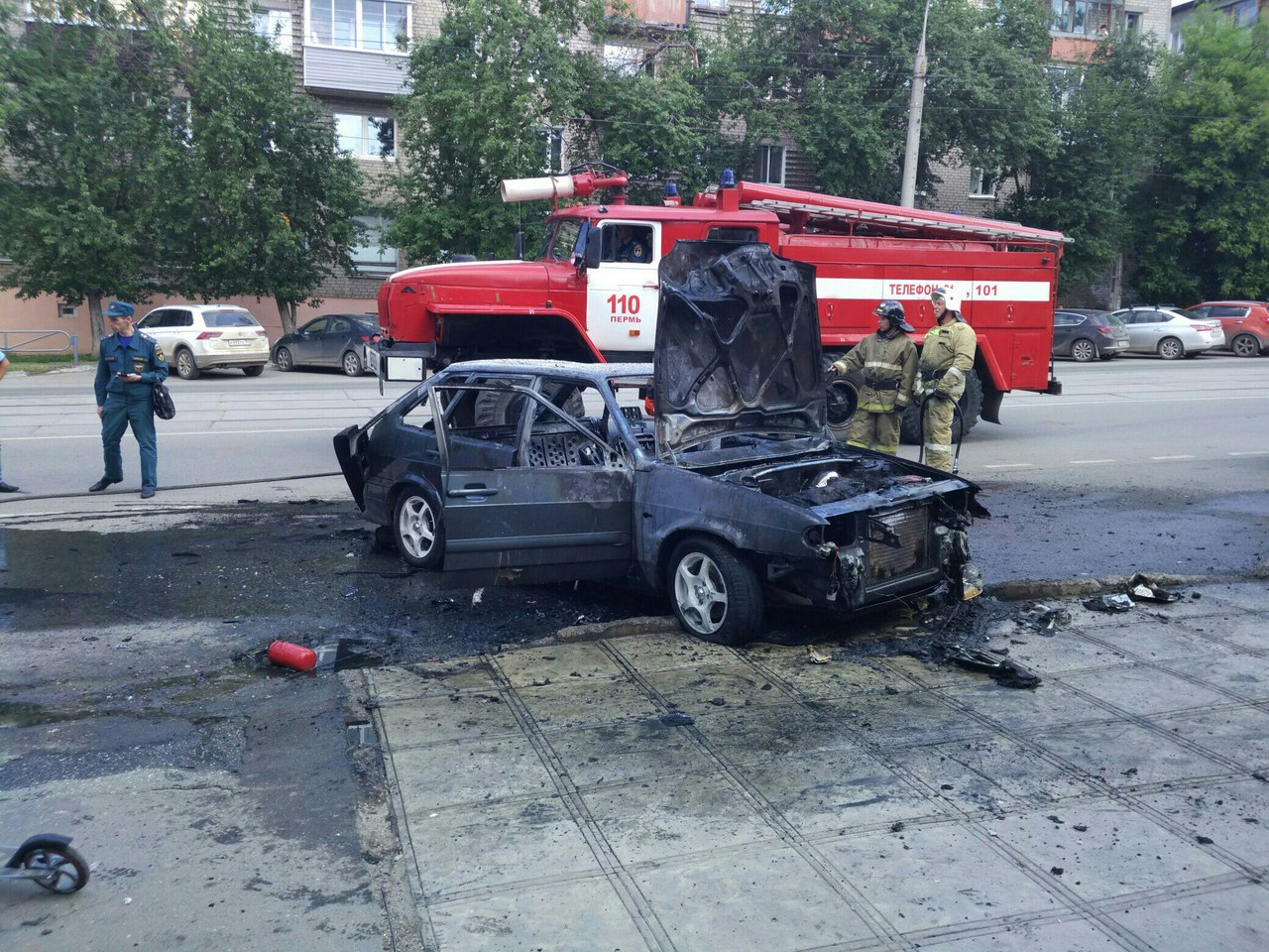 В центре Перми сгорела машина
