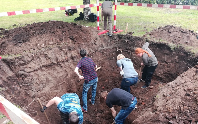 Остаться с ямой