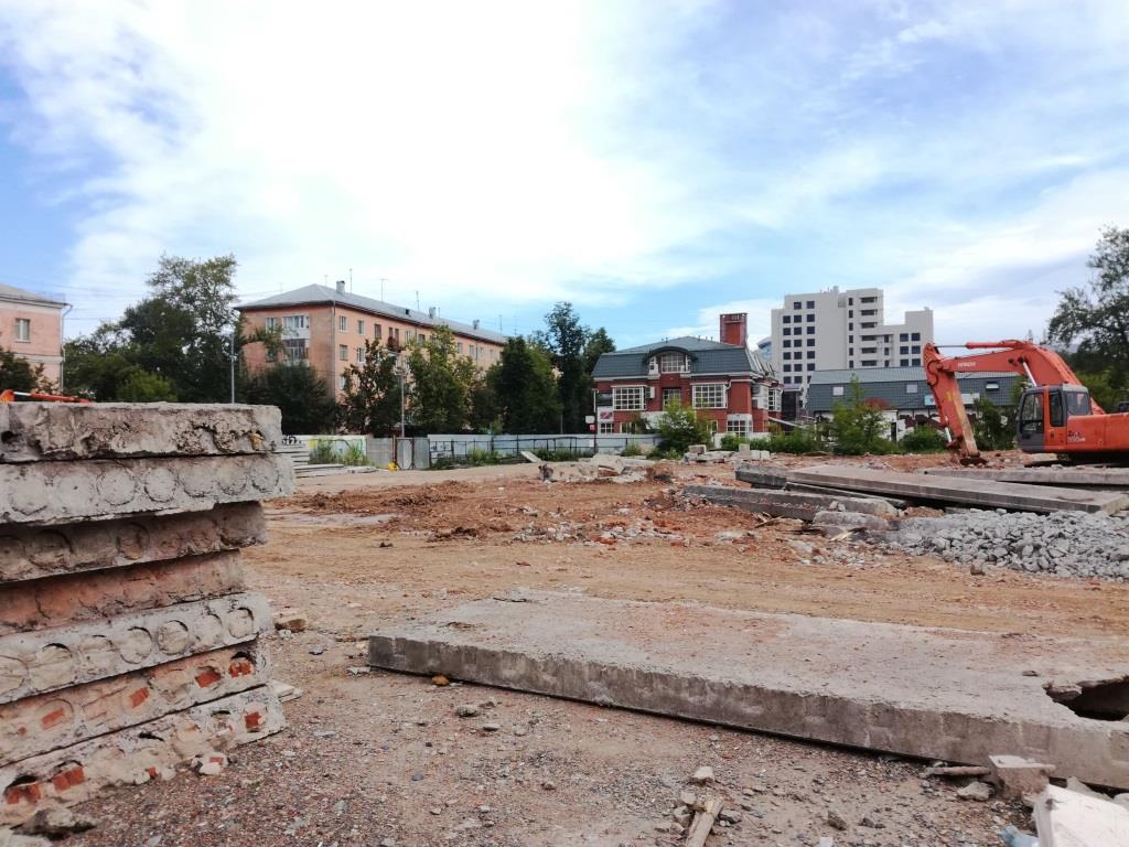 В Перми снесли долгострой с портретом Есенина