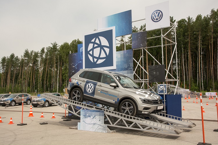 Пермякам повезло дважды. В Перми прошло тест-драйв-шоу Volkswagen Driving Experience