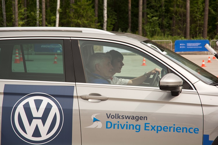 Пермякам повезло дважды. В Перми прошло тест-драйв-шоу Volkswagen Driving Experience