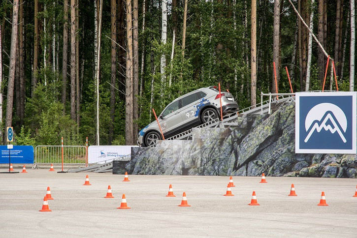 Пермякам повезло дважды. В Перми прошло тест-драйв-шоу Volkswagen Driving Experience