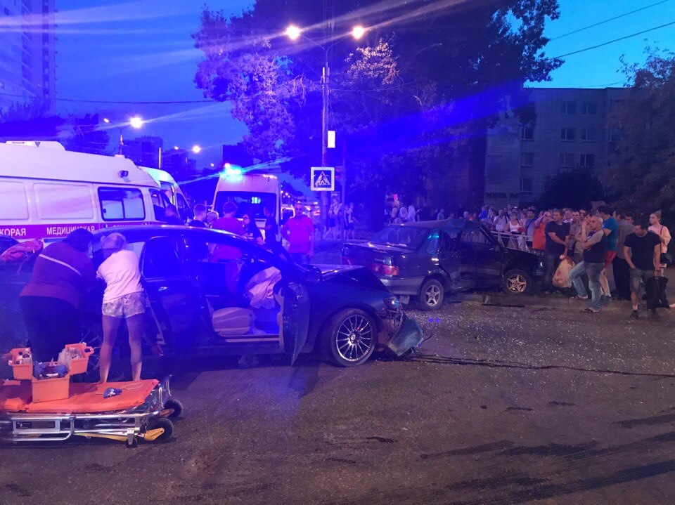 В Индустриальном районе Перми столкнулись ВАЗ и «​Хонда»: есть пострадавшие