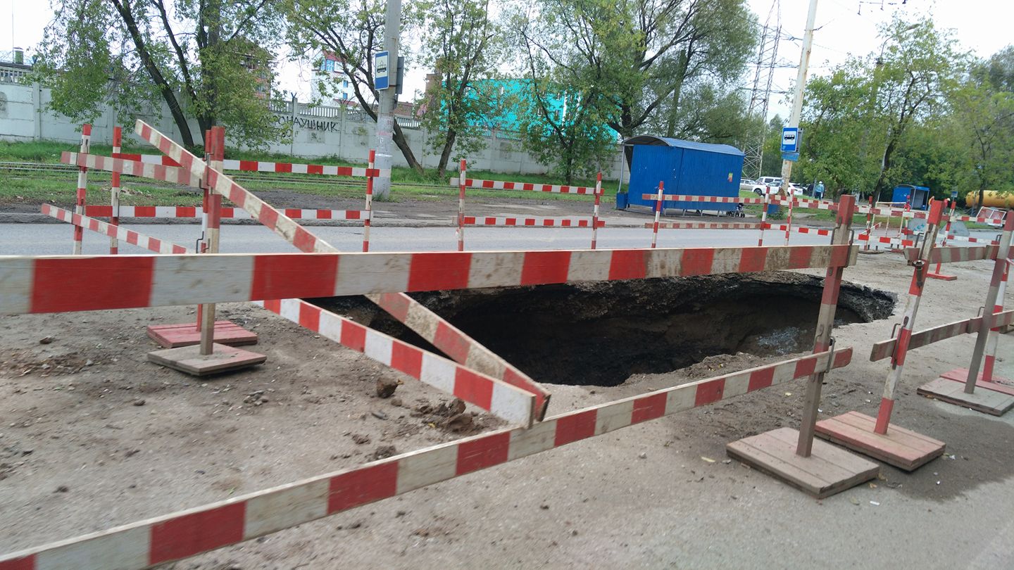 В центре Перми на улице Ленина провалился асфальт