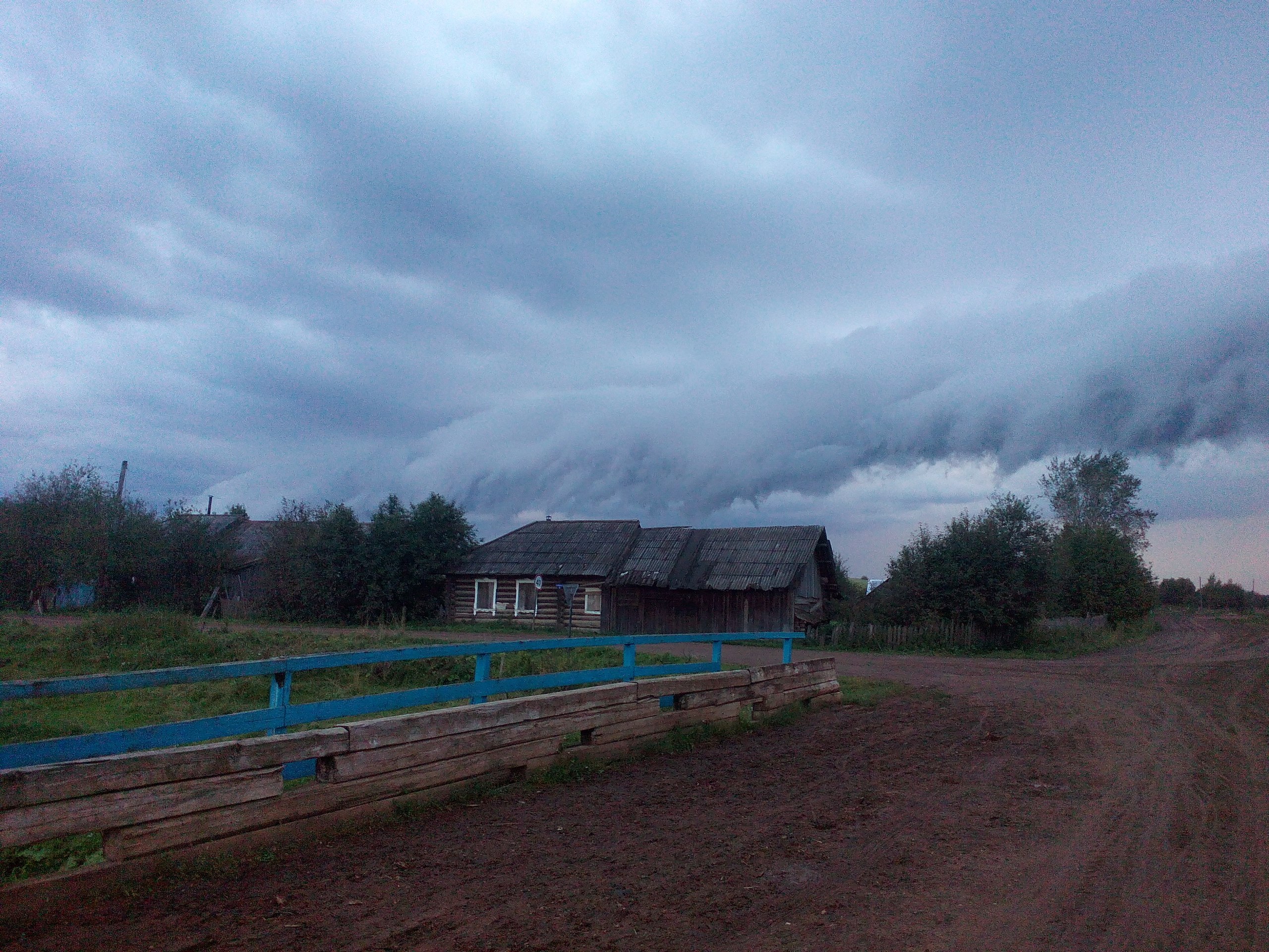 Жители Прикамья наблюдали уникальное явление — массивный шкваловый ворот