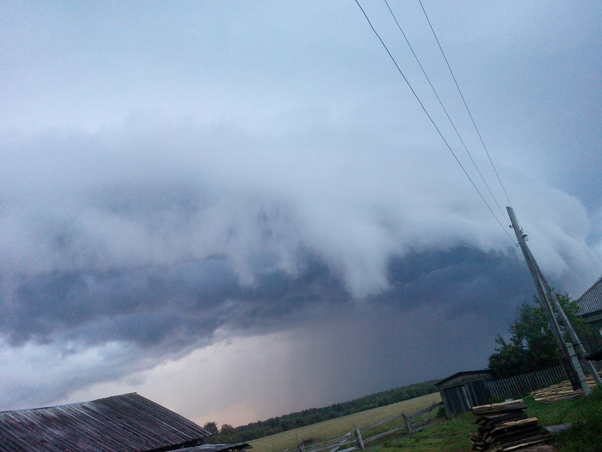 Жители Прикамья наблюдали уникальное явление — массивный шкваловый ворот