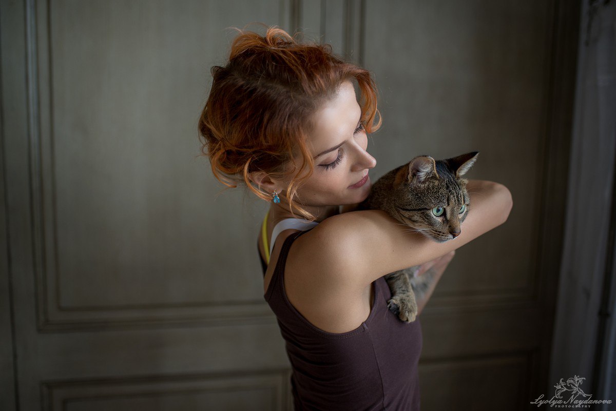 Артисты пермского оперного театра сфотографировались с бездомными кошками