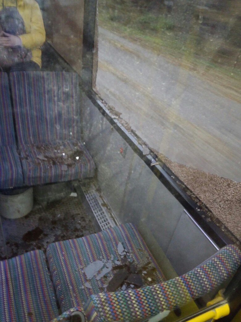 Очевидцы: в Закамске неизвестный выстрелил в окно пассажирского автобуса