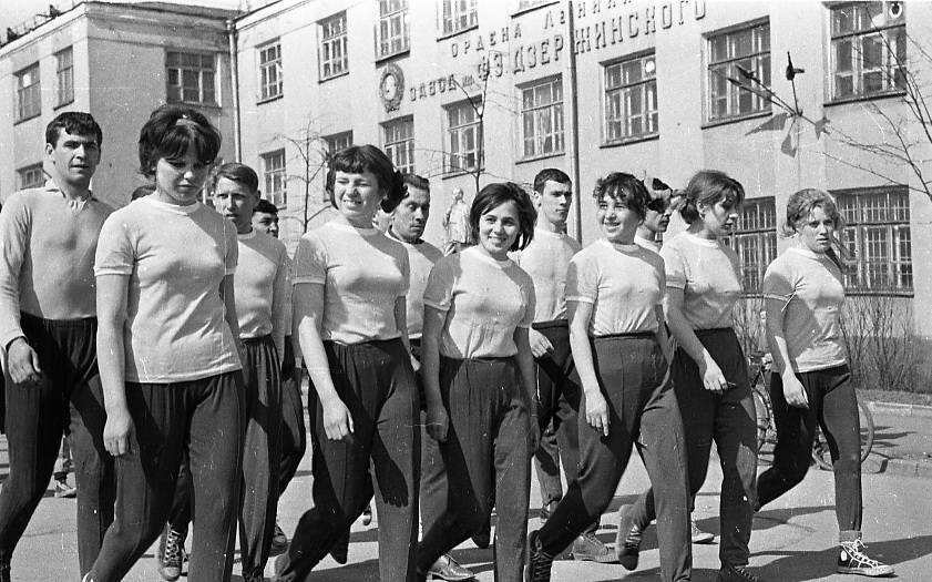 Спортивная эстафета на приз газеты Дзержинец в честь 50-летия Великого Октября. 1967 год