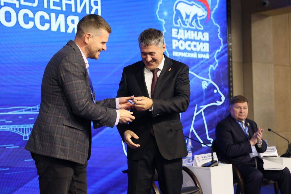 Максим Суханов, журналист, дежурный по Партии 