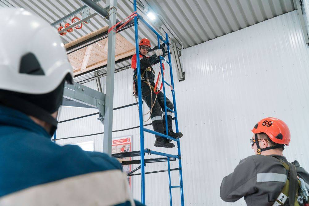 Тренажерный комплекс для отработки навыков безопасного проведения работ на высоте