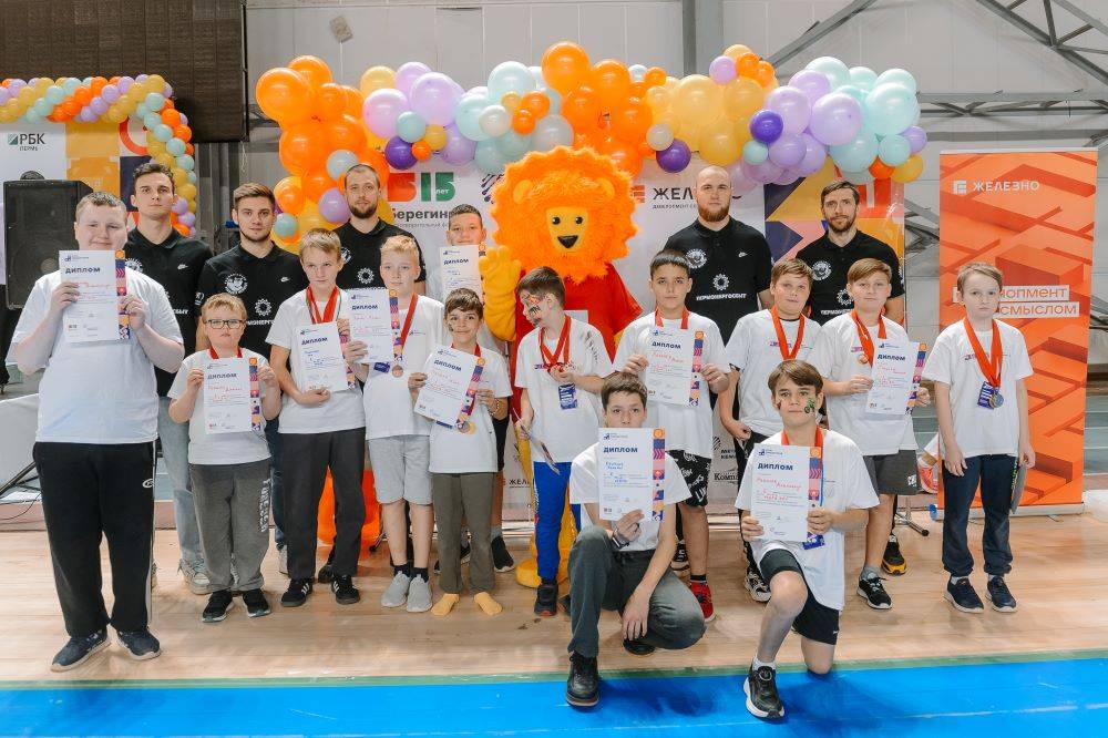 Награждение/Гандбольный клуб «Пермские Медведи», Михаил Мингазов