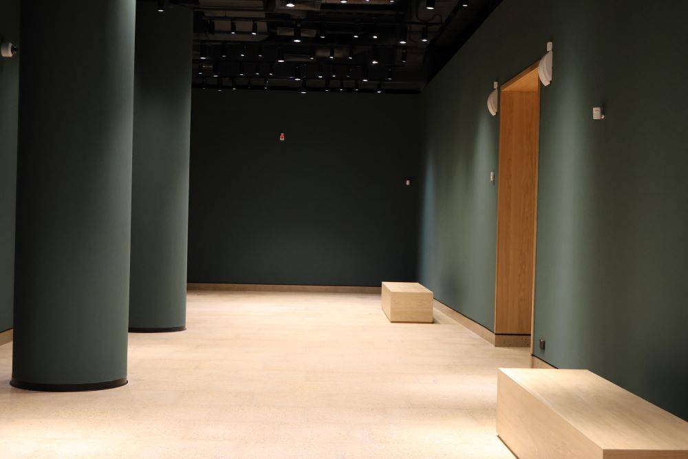 Один из будущих выставочных залов. Пока стены пустуют, но скоро здесь будут экспонаты