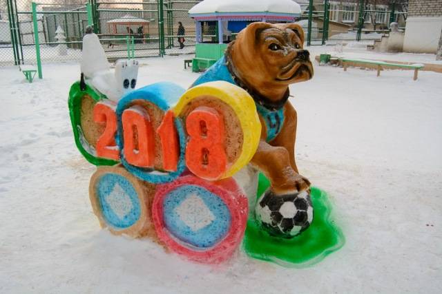 В Прикамье заключенные слепили скульптуры из снега
