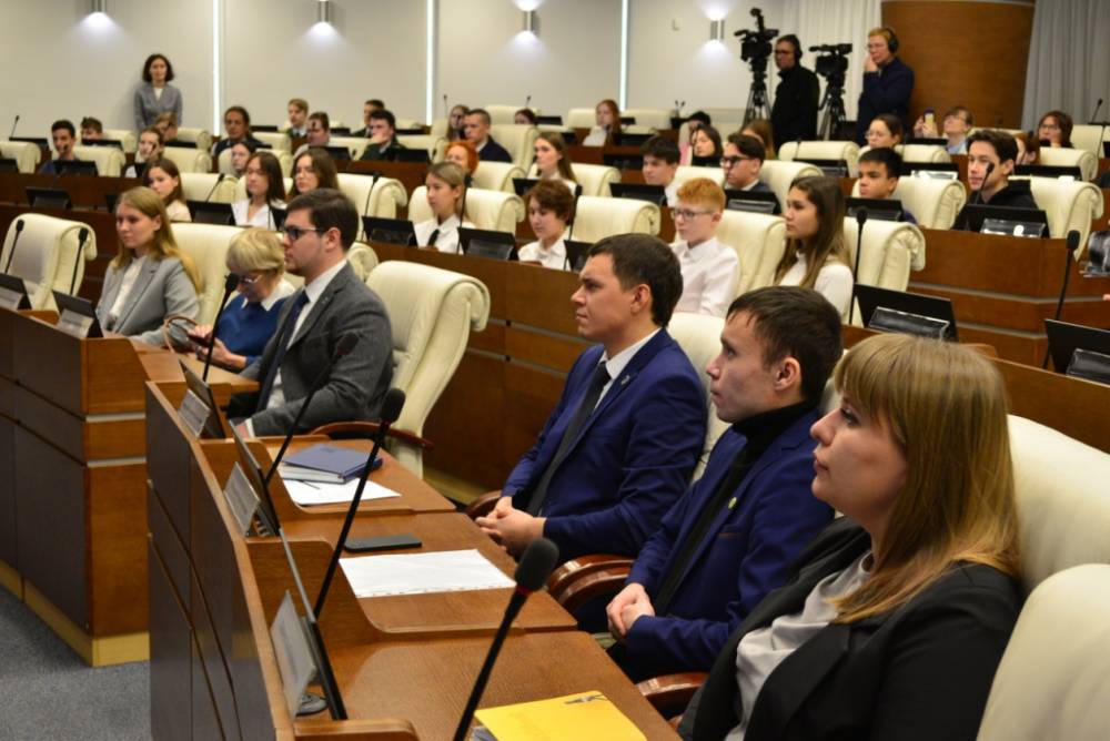 Правовое просвещение. Более 2 тысяч школьников Прикамья приняли участие в Парламентских уроках