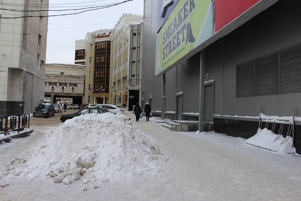 ​В Перми предприниматели стали вывозить снег после замечаний районных властей