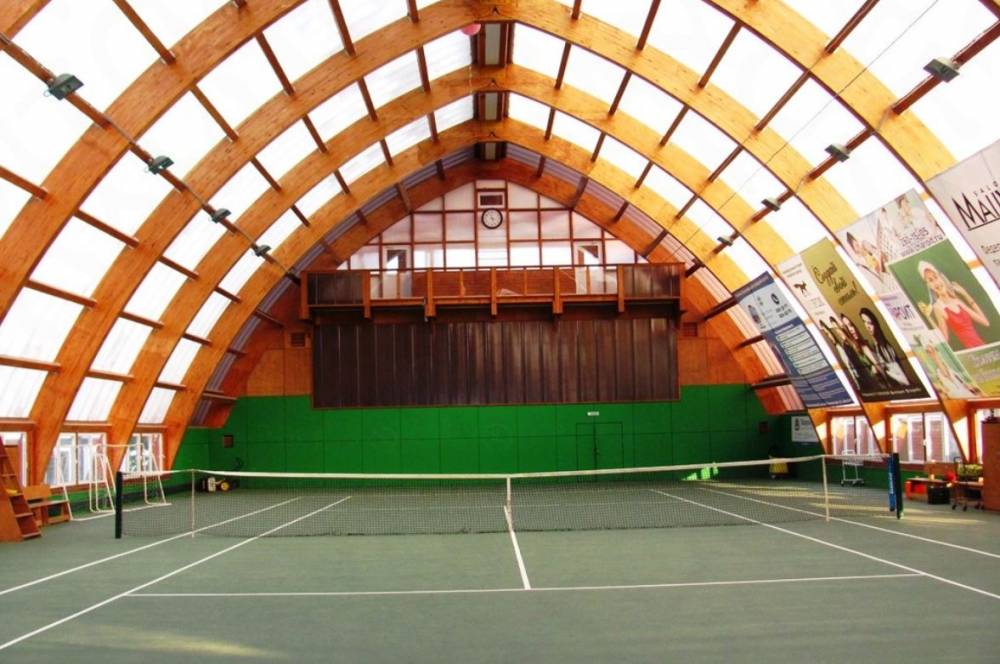 Цена на гостиницу с теннисными кортами «Гамильтон» упала до 110 млн рублей