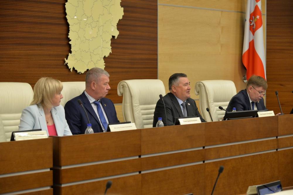 Решение социальных задач. Парламент Прикамья принял изменения в бюджет региона на три года