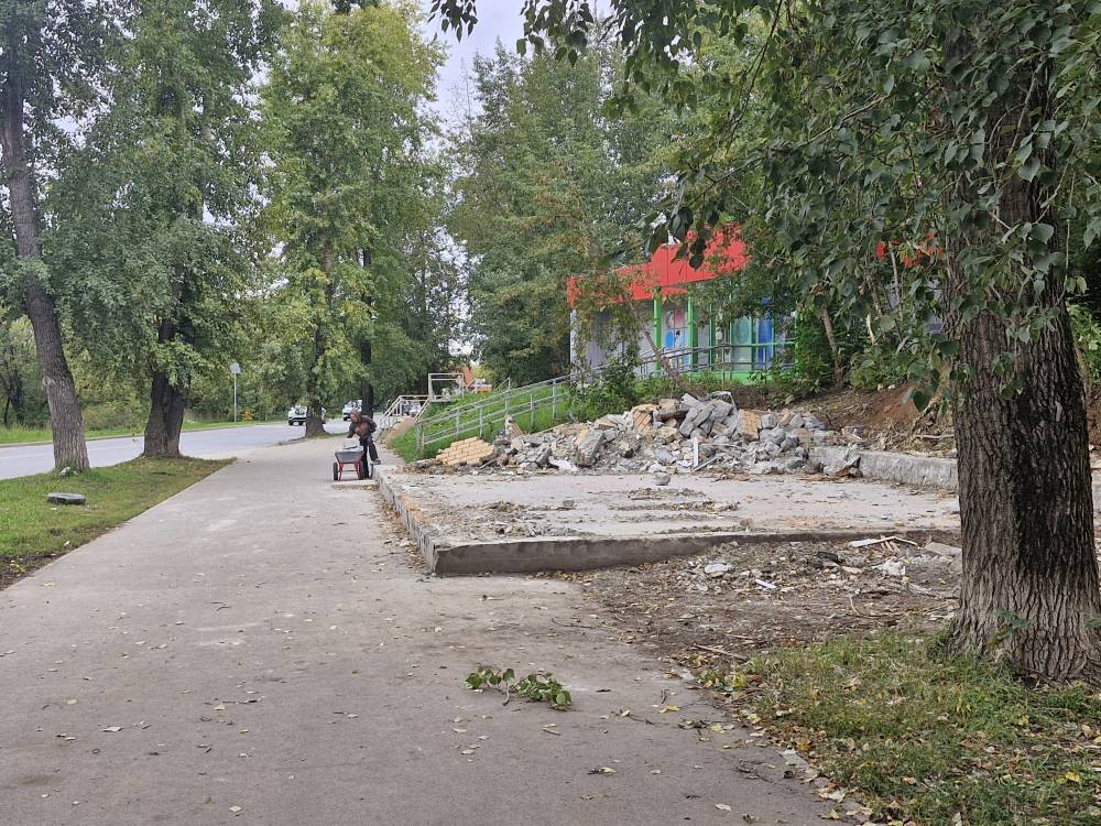 ​В Перми у Андроновских прудов снесли здание кафе