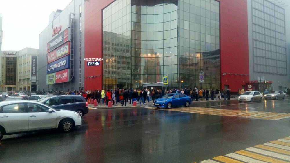 В Перми экстренно эвакуировали людей из торгового центра «Колизей Синема»
