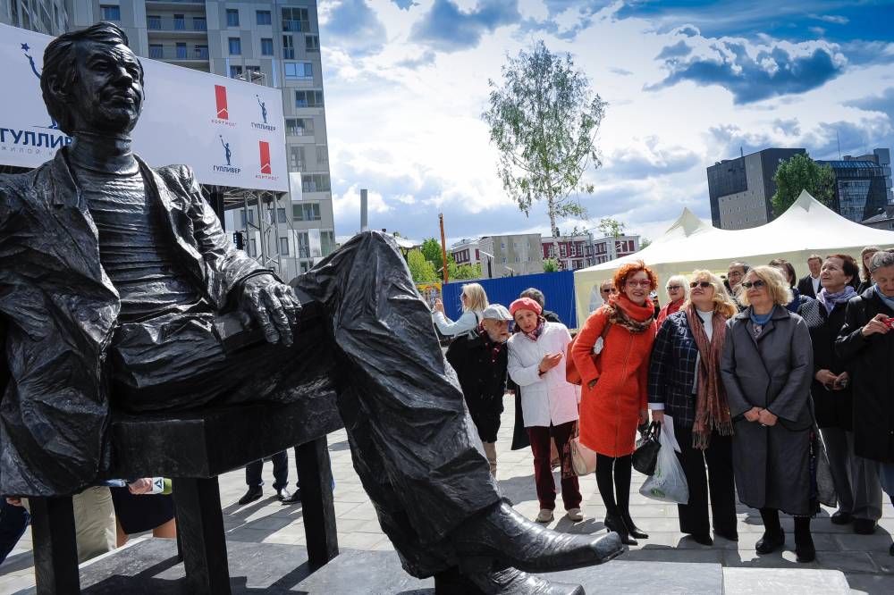 В Перми открыли памятник актеру Георгию Буркову 