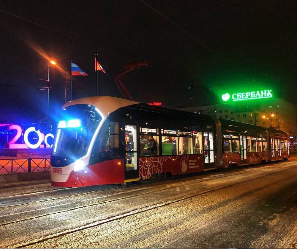 ГИБДД запретила эксплуатацию нового трехсекционного трамвая «Лев» в Перми​ 