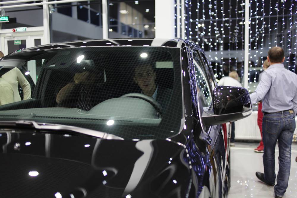 Обвал рубля и скорое повышение цен подстегнули пермяков к покупке автомобилей