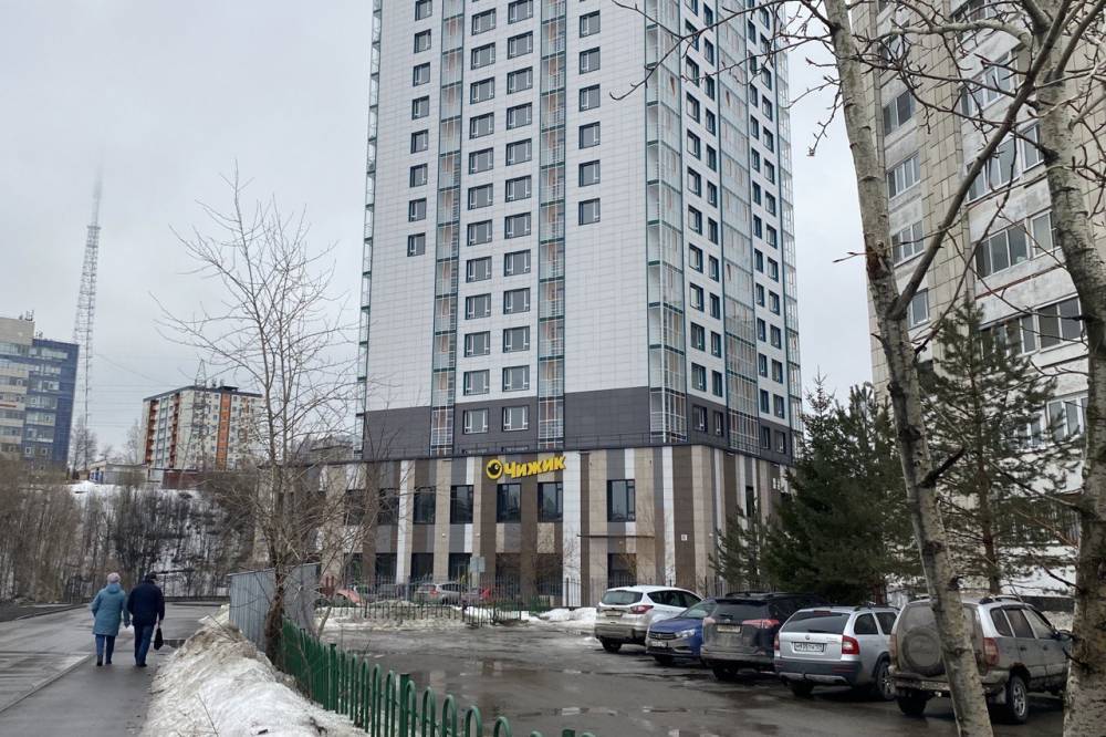 ​В бывшем долгострое возле средней дамбы продается коммерческое помещение за 47 млн рублей