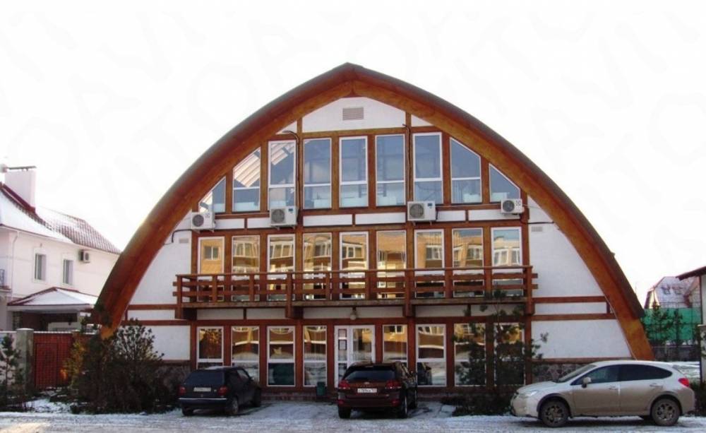 Цена на гостиницу с теннисными кортами «Гамильтон» упала до 110 млн рублей