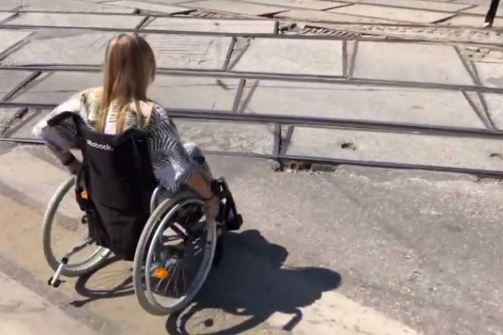 Общественники добились обустройства спусков для инвалидных и детских колясок в Перми 