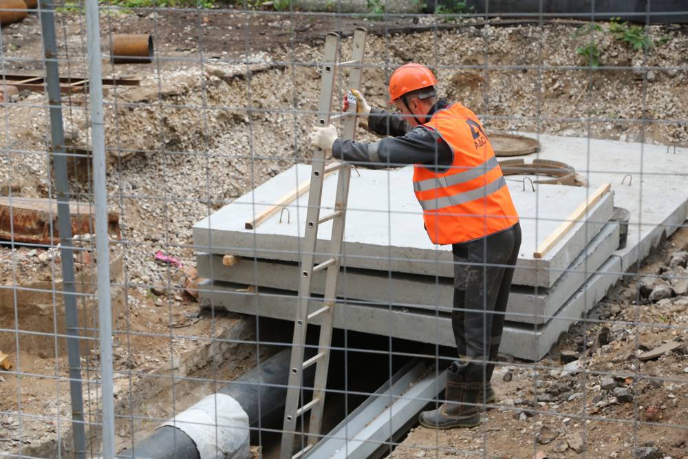 ​Глава Перми проверил ход реконструкции теплосетей в центральном районе