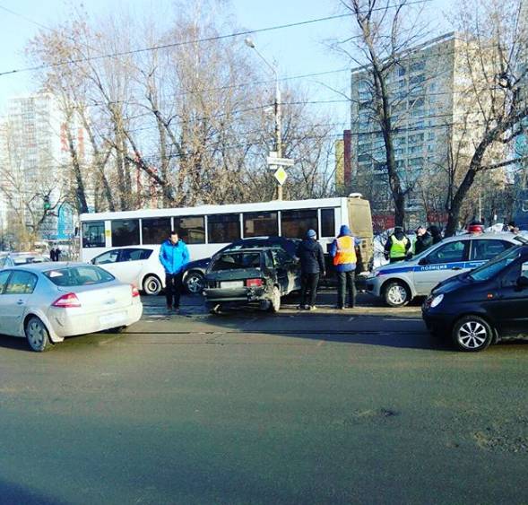 ​В Перми водитель LADA протаранил шесть автомобилей 