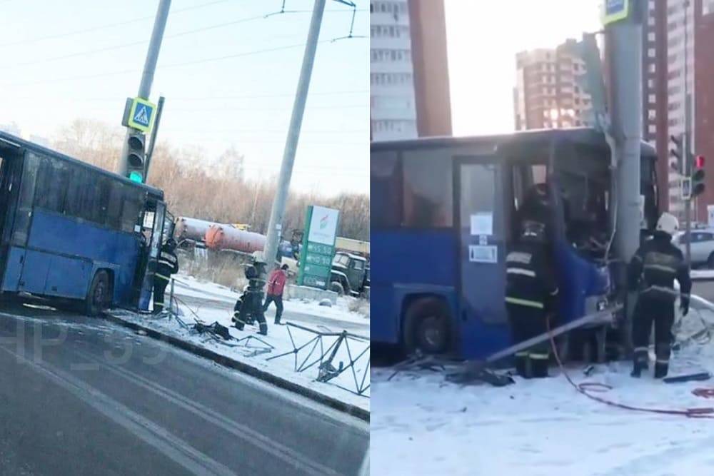 После столкновения со столбом в Перми госпитализирован водитель пассажирского автобуса