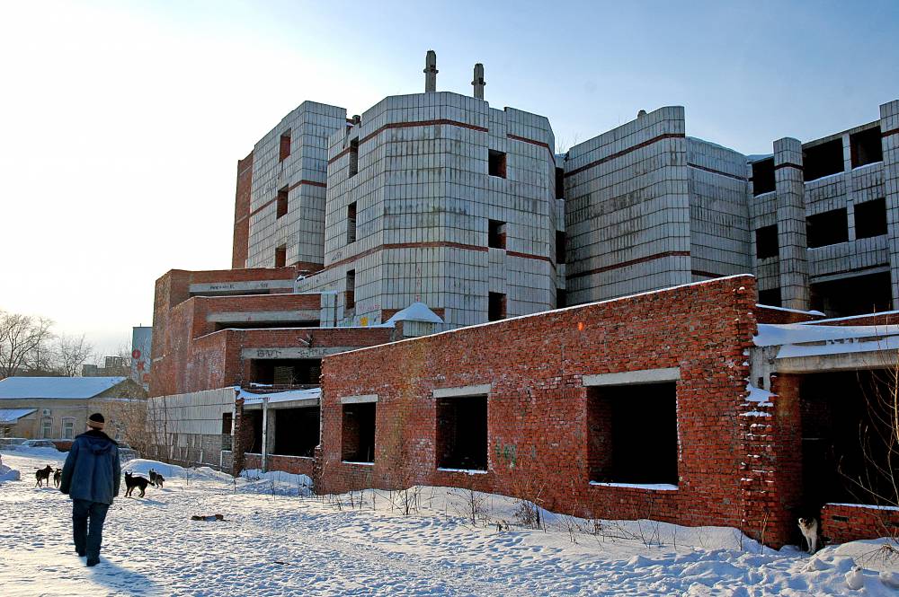 Мало разрешений, мало торгов. До конца года власти предложат девелоперам два участка под жилье