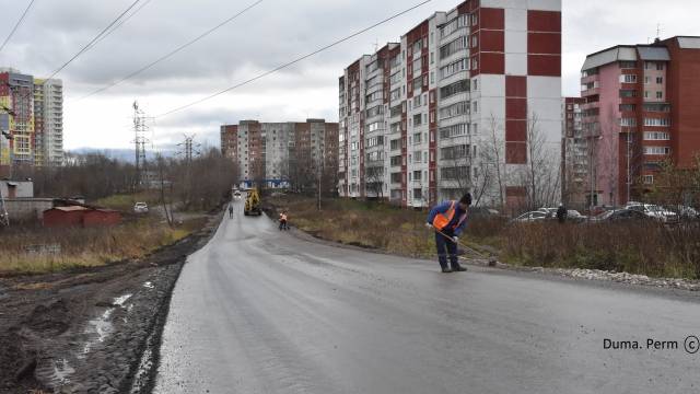 Жители Свердловского района принимают новые дороги